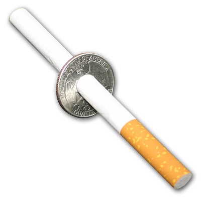 Sigaretta attraversa una moneta da 12 TANGO